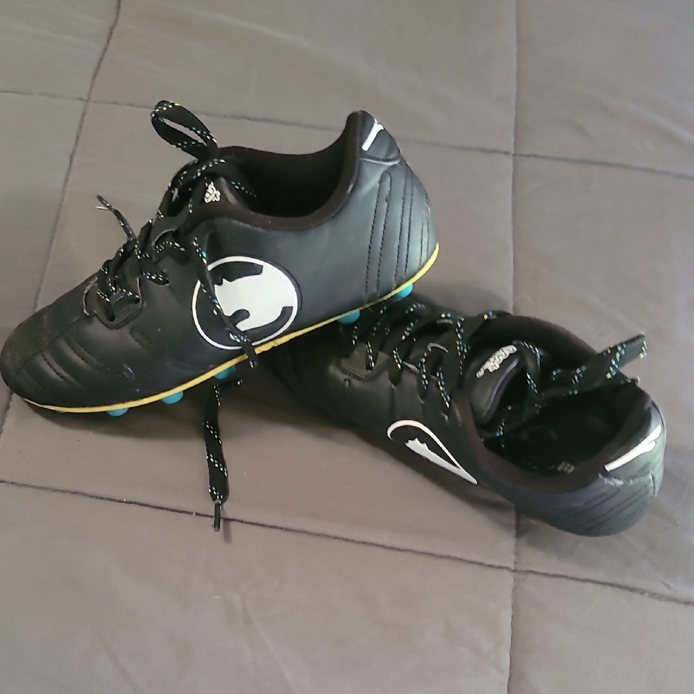 Kids Black Soccer Shoes
